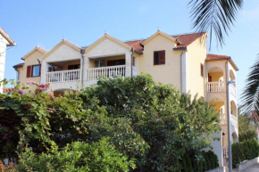 Отель Apartments with a parking space Supetar, Brac - 5663  Супетар